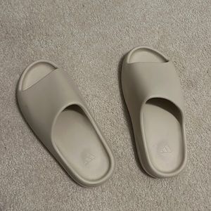 Yeezy slide bone 2022-23 restock, it’s a size 10 but runs small fyi